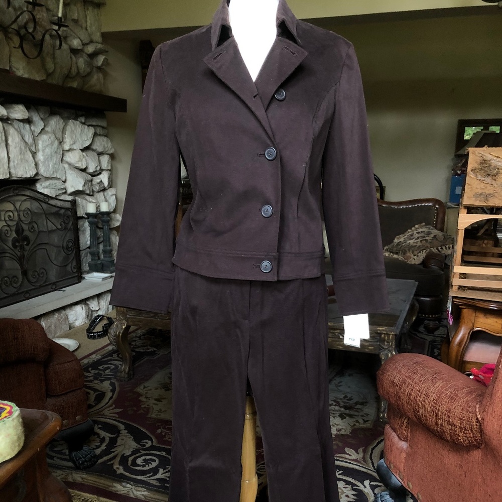 Woman’s gorgeous suit Nine & Company